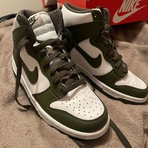 Nike Dunk High (5.5Y)